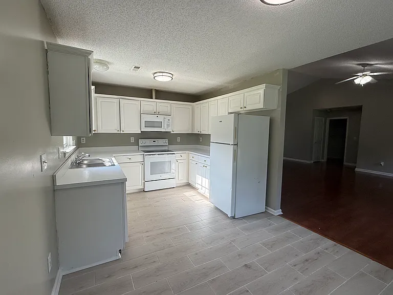 3235 Silver Spur Ct — Photo 7