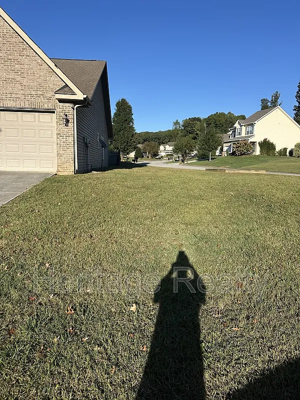 3 bed, 2.0 bath, 1600 sqft, $2,150 — Photo 4