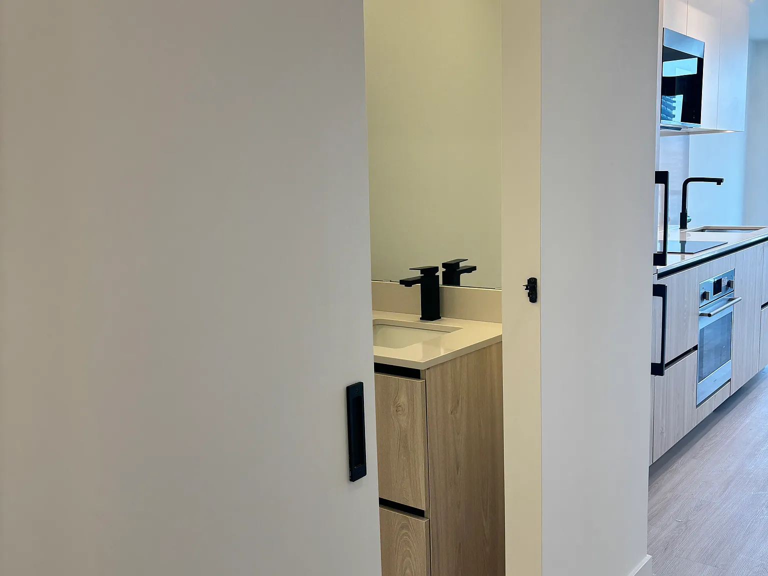 1 bed, 1.5 bath, 570 sqft, $2,250 — Photo 4