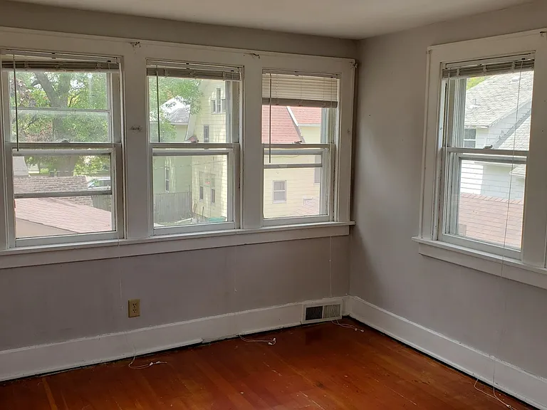 109 5th St NW — Photo 8