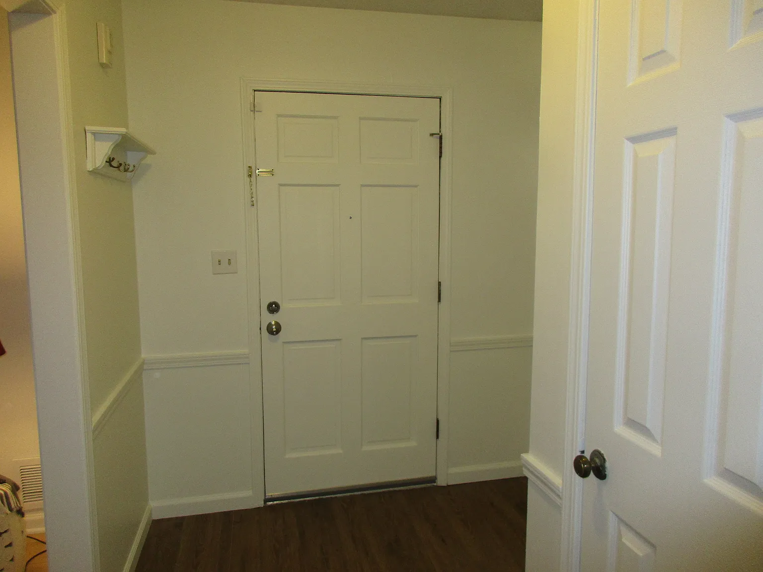 4 bed, 2104 sqft, $2,595 — Photo 4