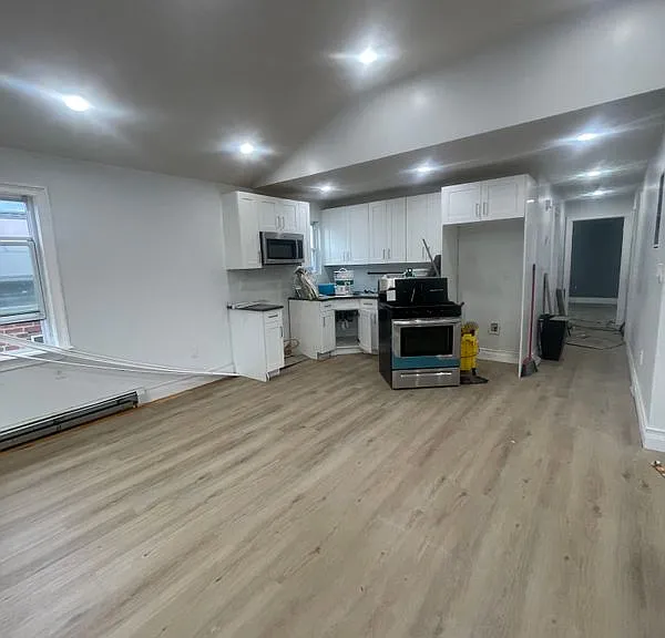 1754 Hammersley Ave — Photo 7