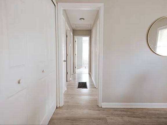 2nd image of 3047 Horse Shoe Dr