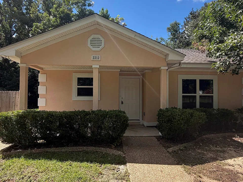 2212 Paul Russell Cir