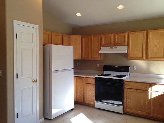 Bright and sunny kitchen