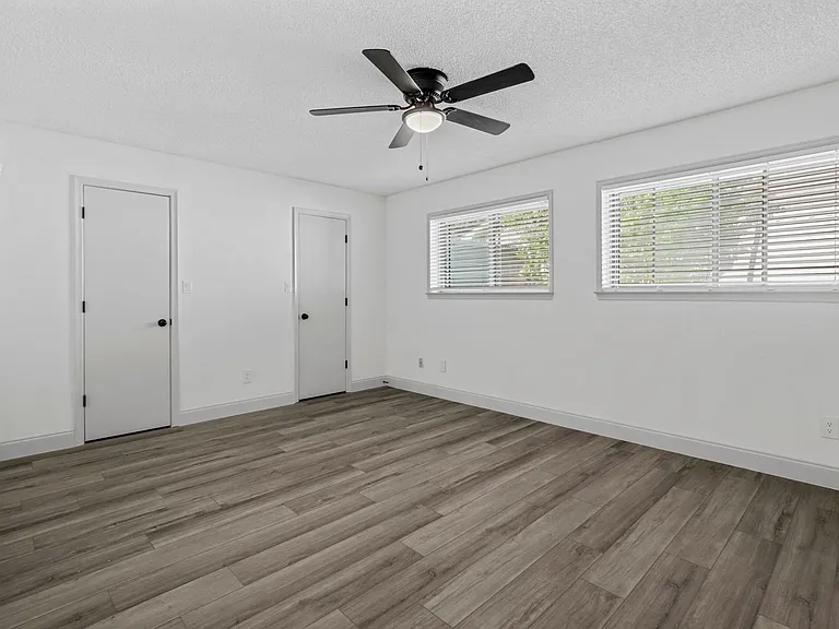 2404 Kentfield Ln — Photo 9