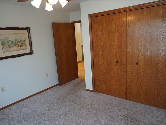 5th image of 324 W 2nd St