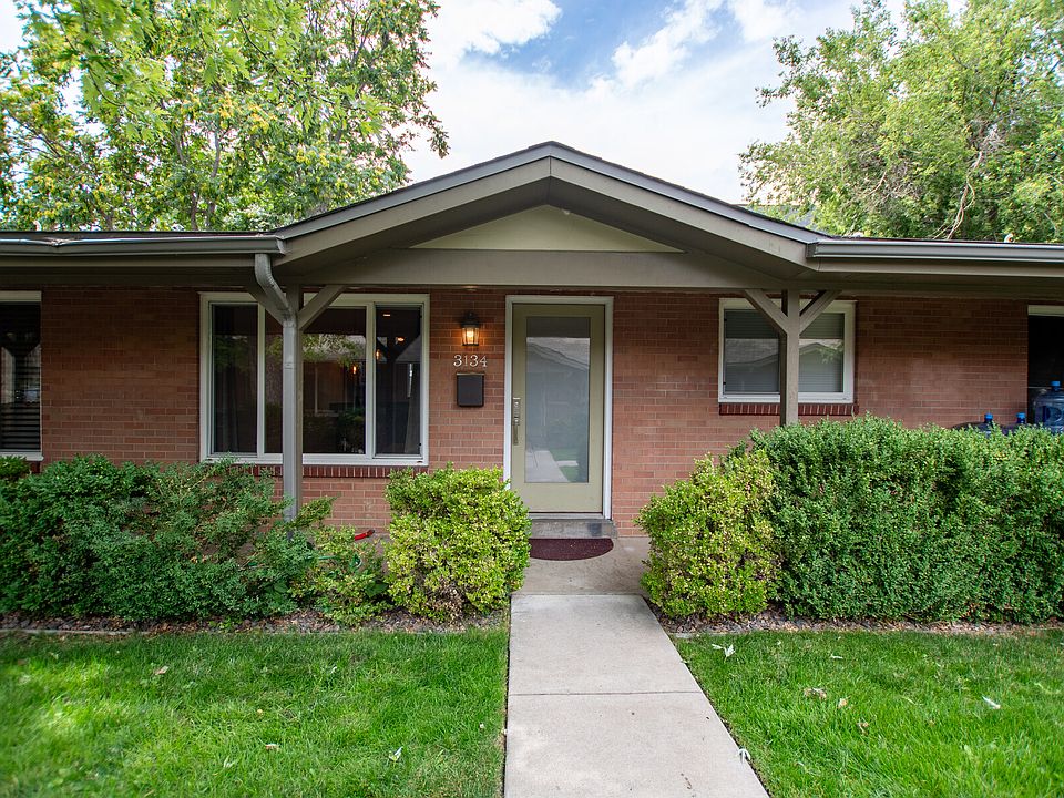 Front of property with walk up.