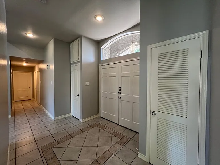 8506 Crownwood Dr — Photo 4