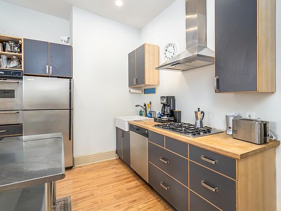 3rd image of 225 Pine St #3