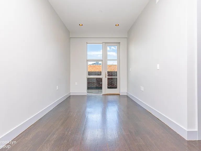 56 Box St #2A — Photo 2