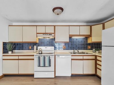 41 W Summit St APT 61, South Hadley, MA, 01075