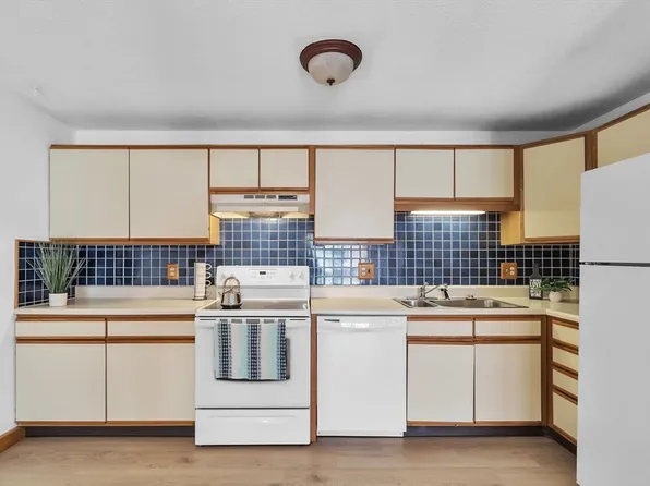 41 W Summit St APT 61, South Hadley, MA 01075