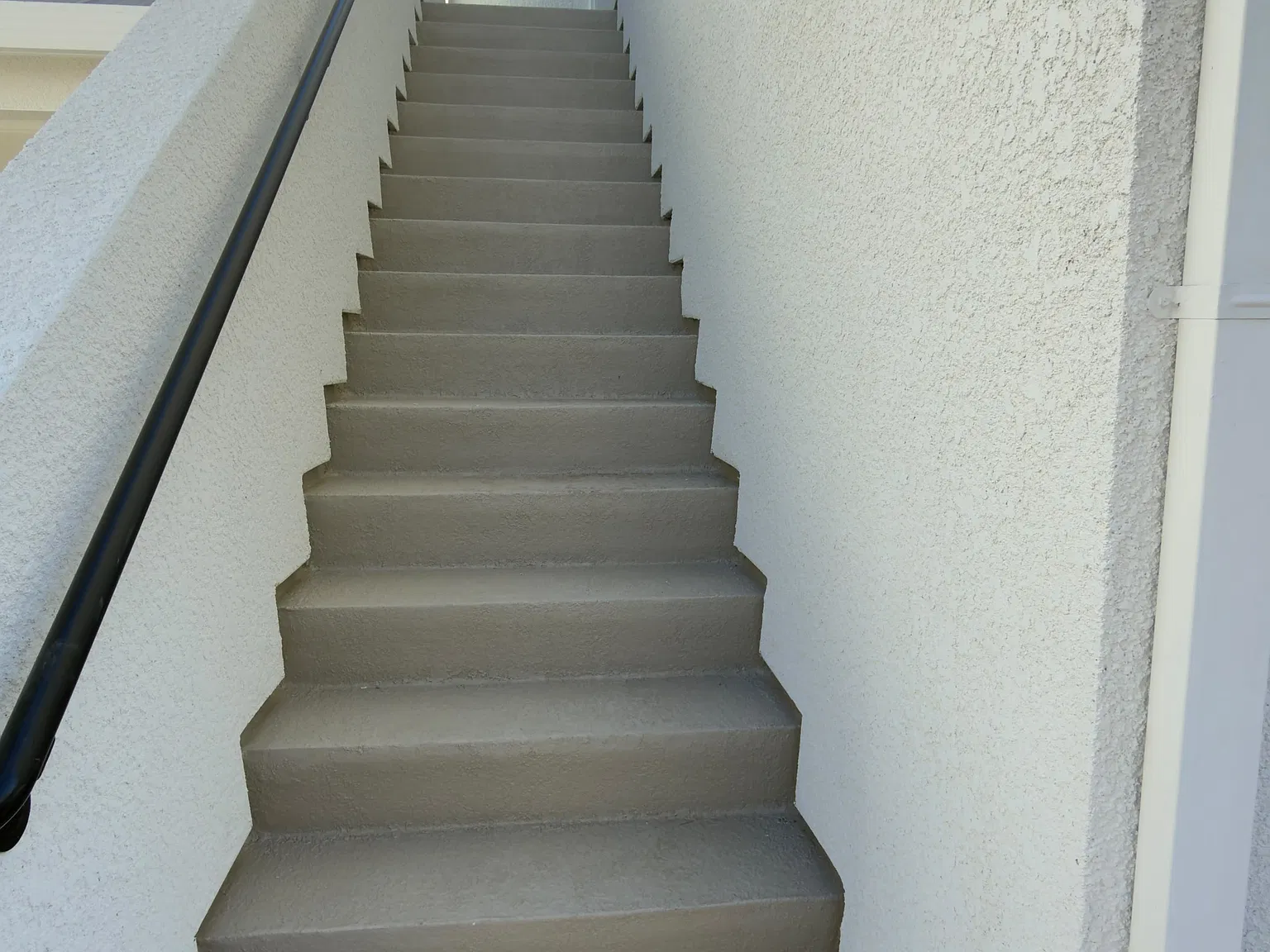 Ives Ln, Tracy — Photo 3