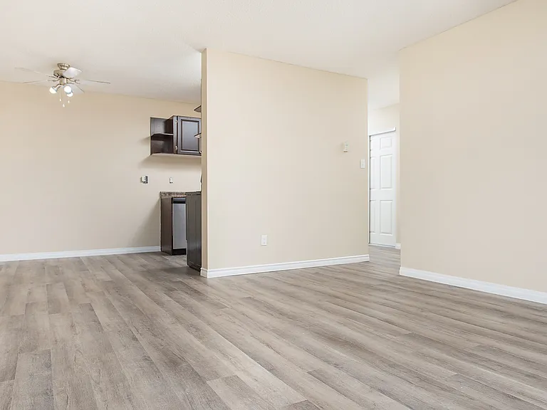 1602 Sherwood Dr — Photo 32