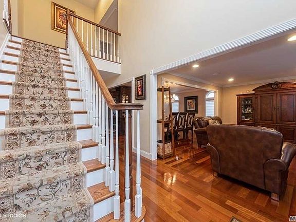 3rd image of 1314 Little Neck Ave