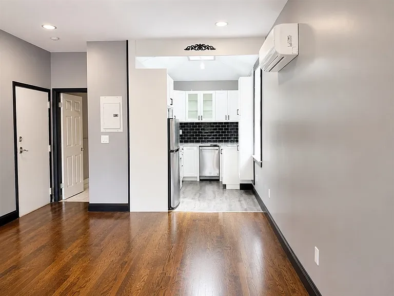 67 Frankfort St #301 — Photo 3