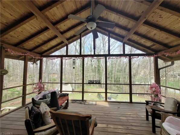 5 Windsor Cir, Thomasville, NC 27360