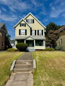 13 Willow St, Holyoke, MA, 01040