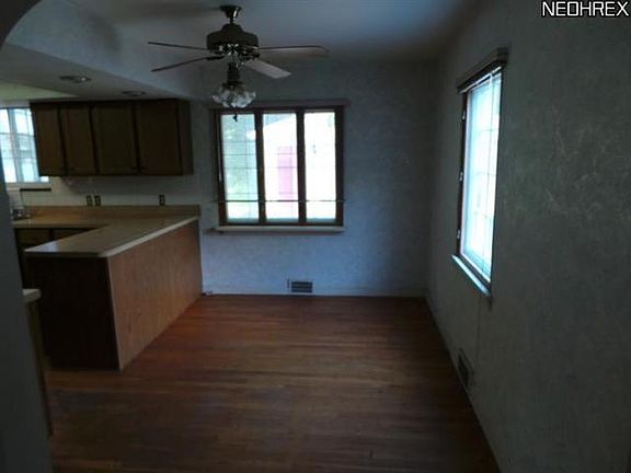 5th image of 240 Lownsdale Ave