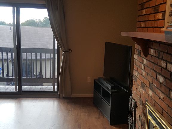 5th image of 804 Summer Hill Dr