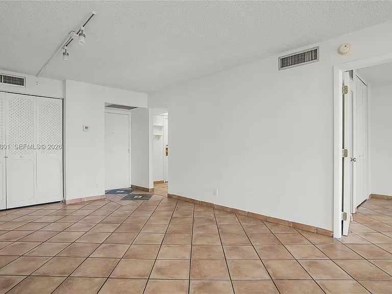 20500 W Country Club Dr #607 — Photo 11