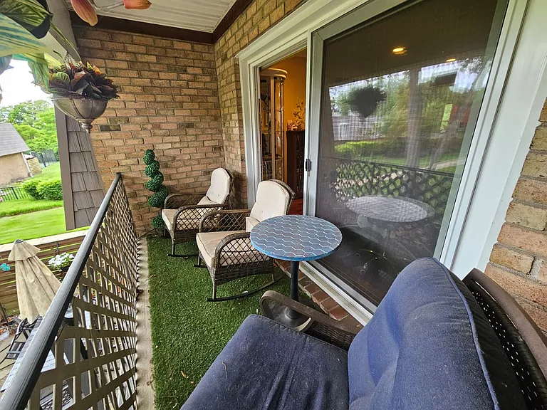 655 Middle Country Rd #2H2 — Photo 5