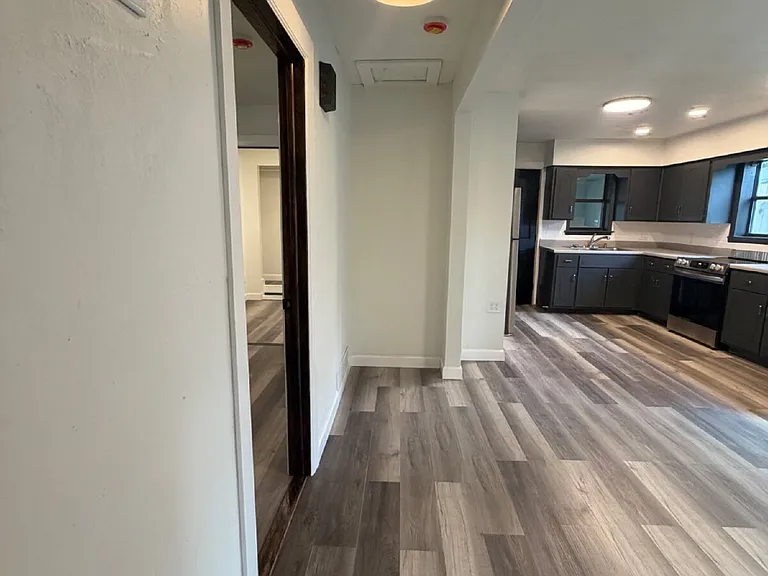 2116 W Elm St — Photo 4