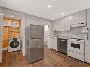 137 Carruthers Ave #3, Ottawa, ON K1Y 1N4