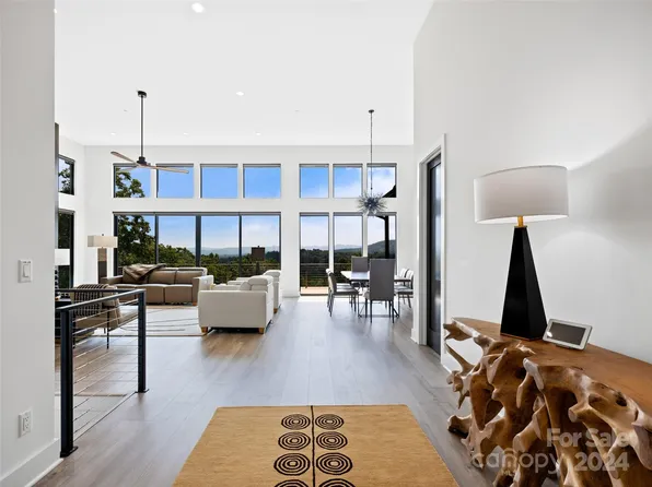 235 Curtain Blf, Hendersonville, NC 28791