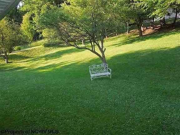 4th image of 9 Bel Manor Dr