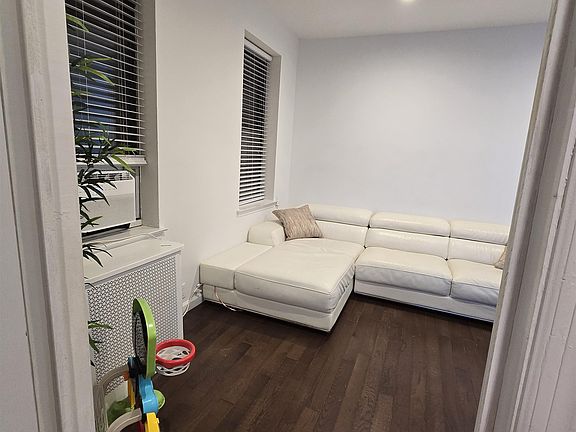 5th image of 3315 Pleasant Ave APT 503