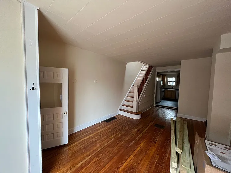 102 S Curley St — Photo 3
