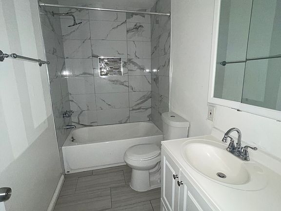5th image of 5114 Oakland St #207