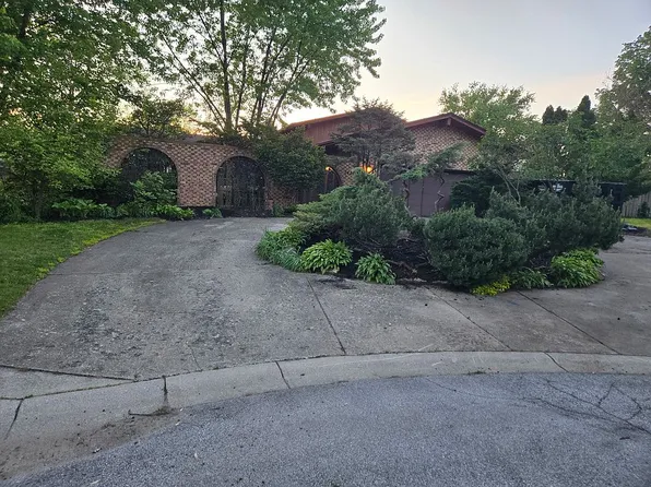 1425 Oak Park Dr, Munster, IN 46321