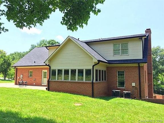 4th image of 207 Kennedy Dr