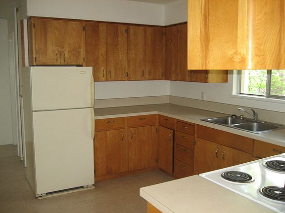 4th image of 563-565 NE Casper St #567