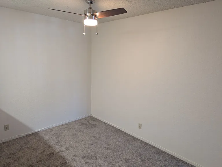 Eastlake Apartments — Photo 48
