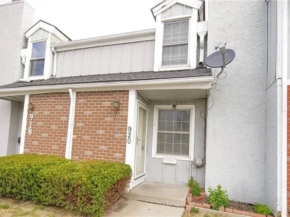 920 SE Hampton Ct, Lees Summit, MO 64063