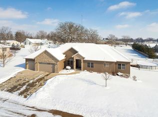 1412 Mary Dr, Kewanee, IL 61443