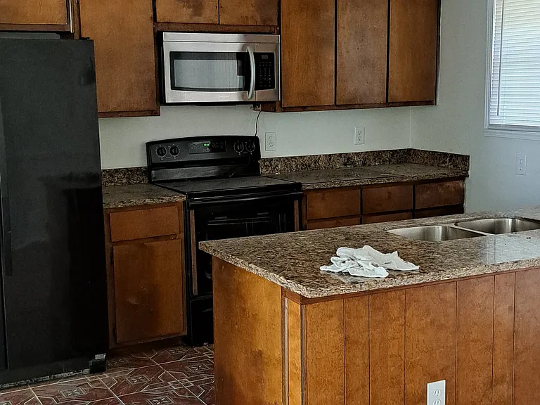 5513 Hadrian Ct — Photo 2