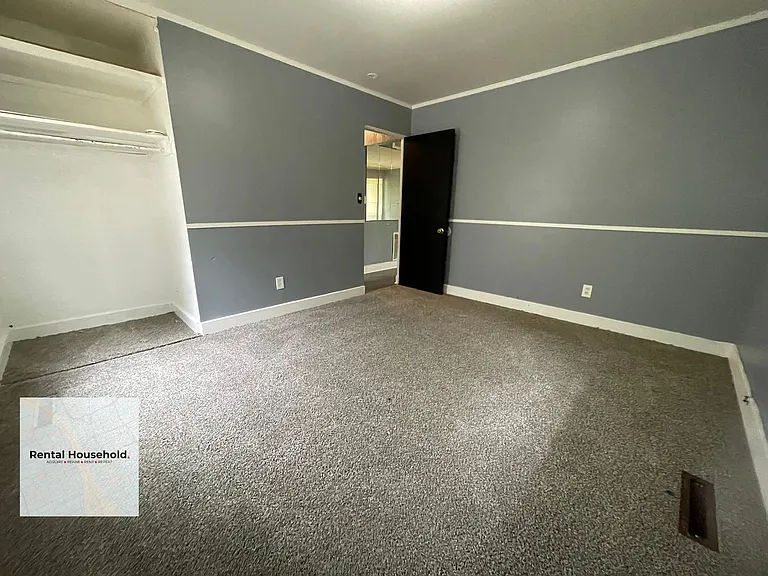 10400 Saratoga St — Photo 3