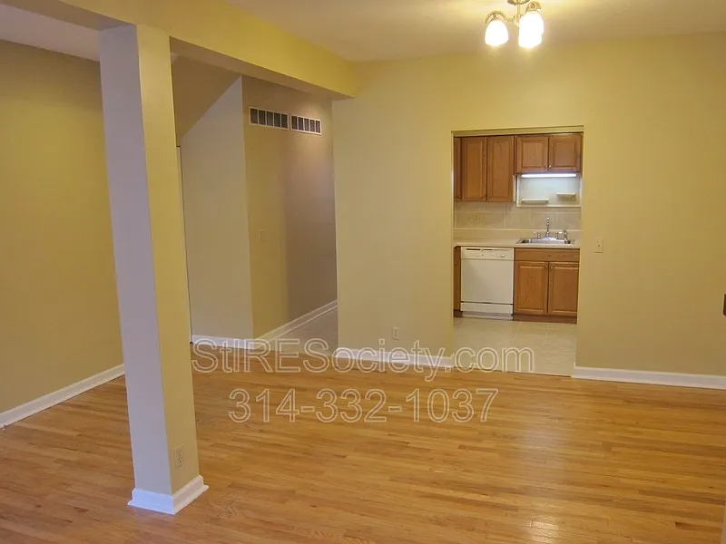 2 bed, 1.0 bath, 1071 sqft, $1,295 — Photo 3