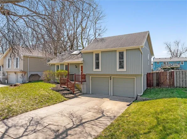 1743 W Normandy Dr, Olathe, KS 66061