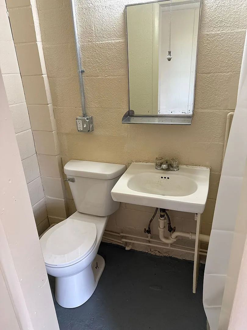 3961 Logan Ave - Apt 7 — Photo 2