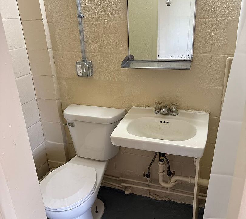 2nd image of 3961 Logan Ave APT 7