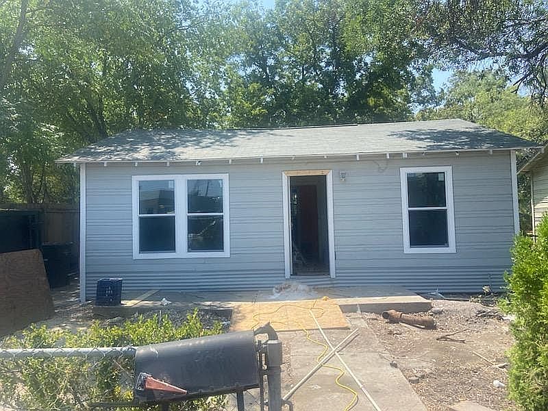1st image of 412 Alta Sita St