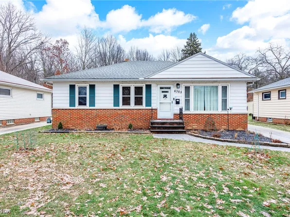 6385 Mandalay Dr, Parma Heights, OH 44130
