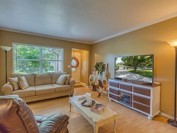 2nd image of 2428 Havana Dr