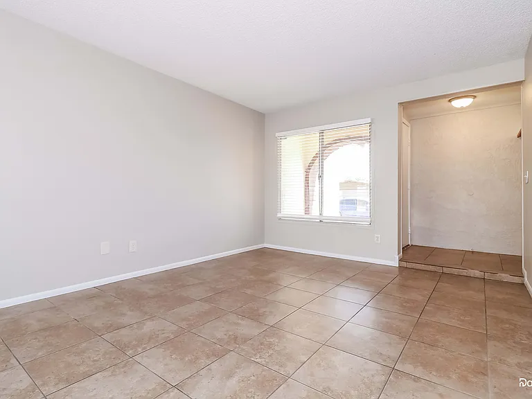 4810 W Desert Cove Ave — Photo 5
